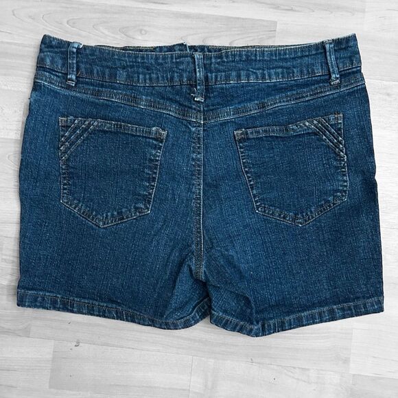 St. John’s Bay Denim Shorts Size 8 - Picture 3 of 3